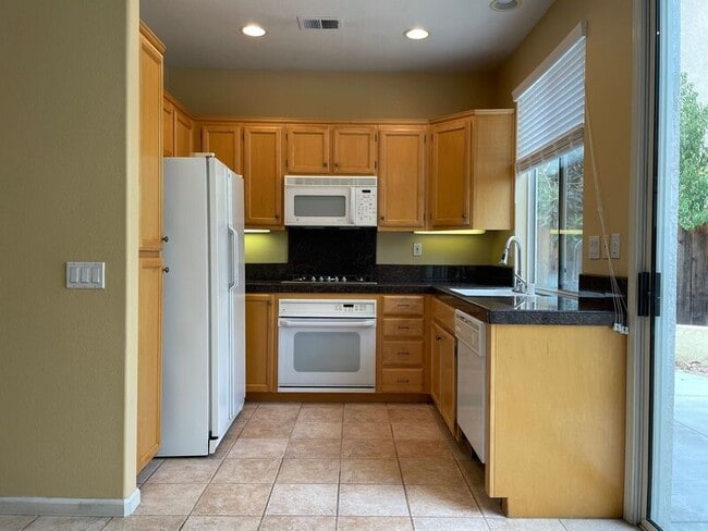 Building Photo - 2575 Las Palmas Way