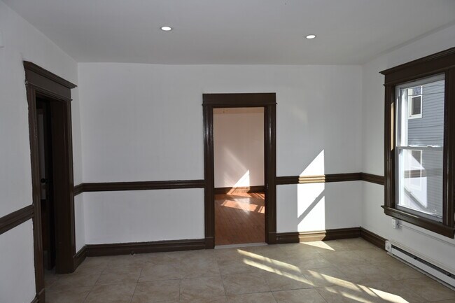 Building Photo - 203 Cooke St