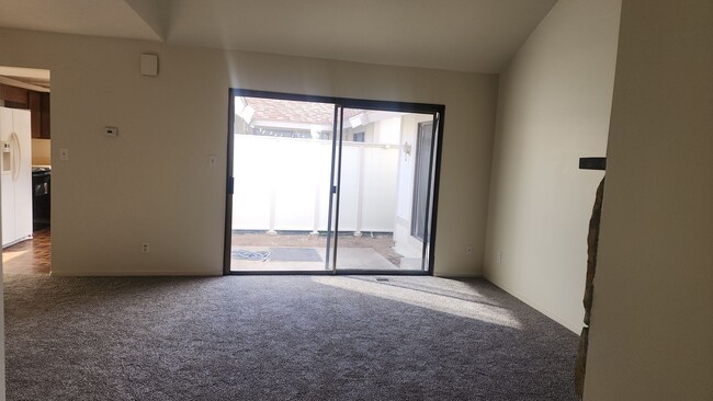 Building Photo - 1271 Rayburn Dr