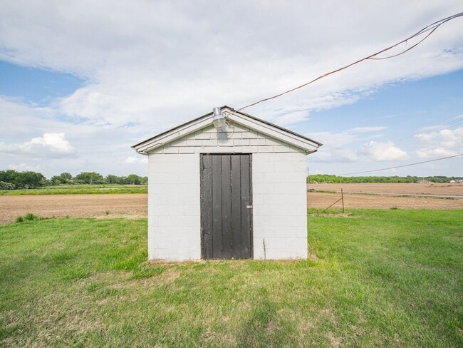 Foto del edificio - Farm House! Great Location....25 minutes f...