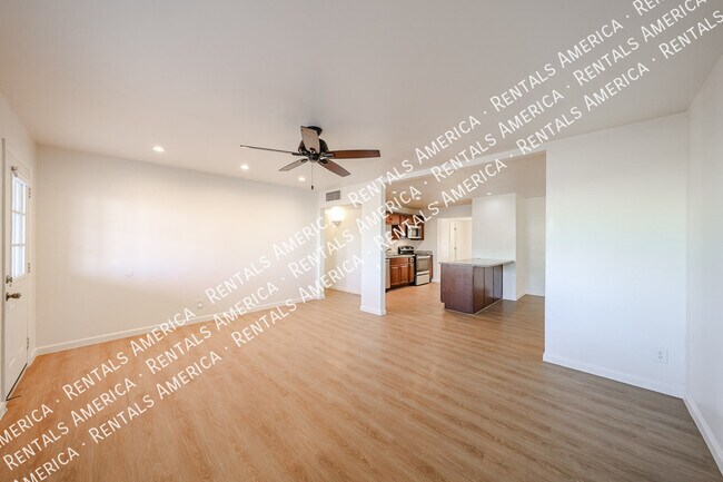 Foto del edificio - 601 N 73rd Pl