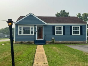 Building Photo - 1809 Geffert Dr