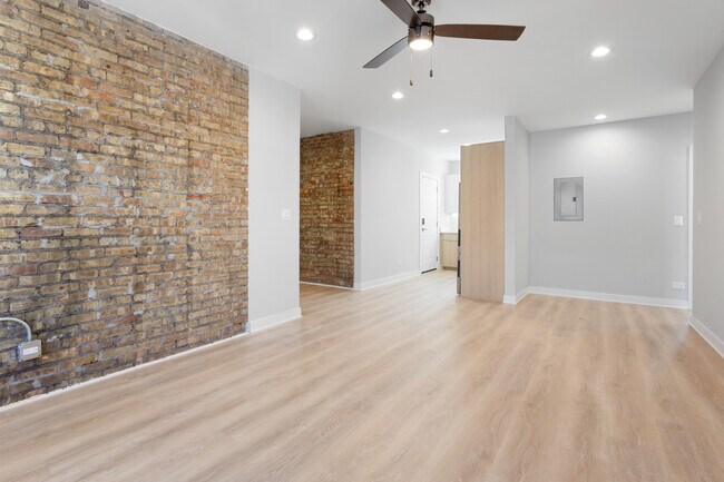 Foto del edificio - 7383 N Damen Ave