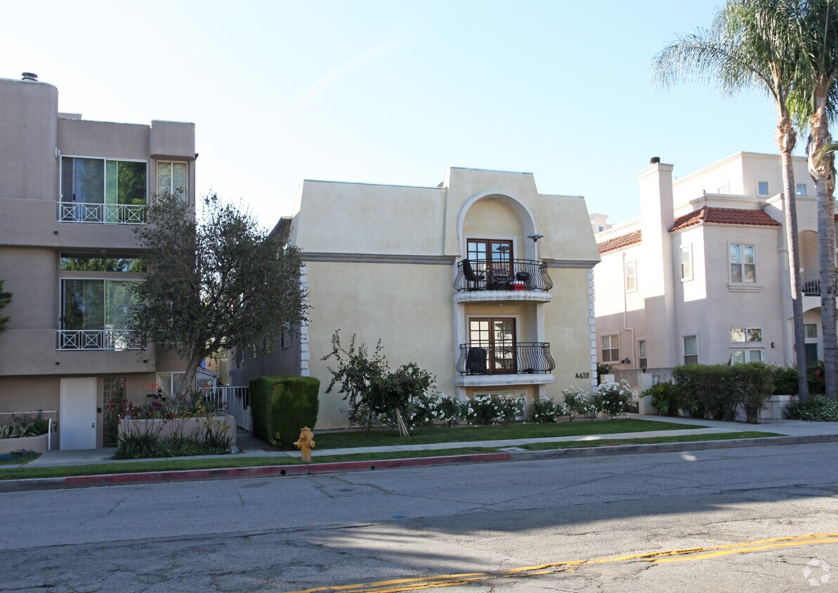 4428 Moorpark Way, Toluca Lake, CA 91602 Apartments in Toluca Lake