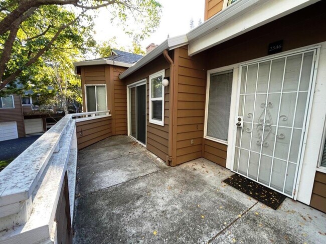 Building Photo - 2546 Alveswood Cir