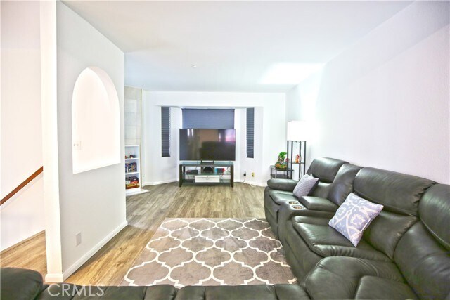 Building Photo - 305 S Chapel Ave