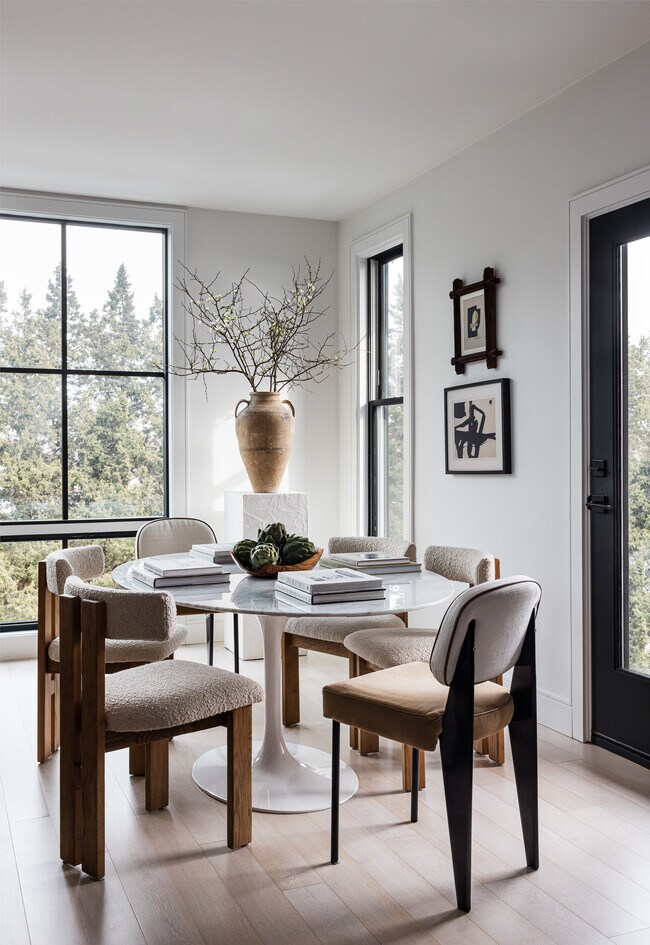 Dinning Area - 347 Maverick St