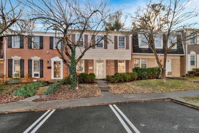 Building Photo - Great 3 BR 2.5 BA Townhome in Gaithersburg