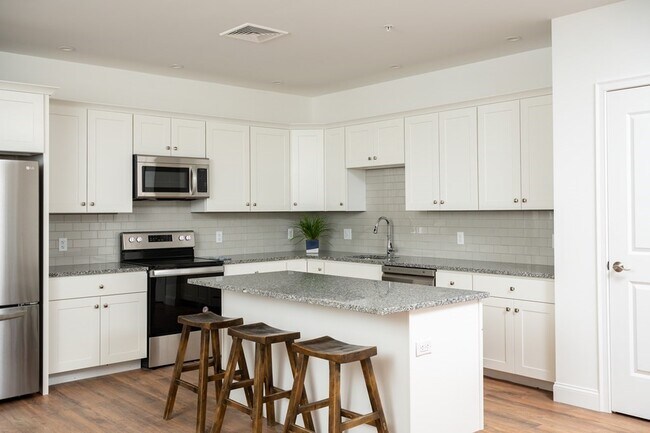 Foto del edificio - 390 Chief Justice Cushing Hwy