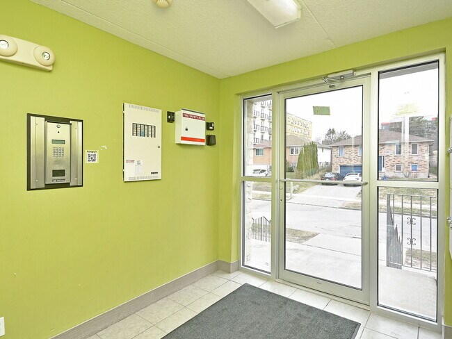 Photo du bâtiment - Male Student Housing in Waterloo - Students Only