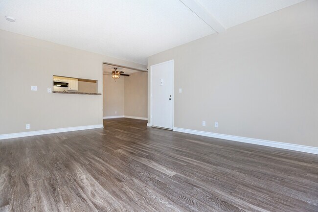 Building Photo - Raintree Apartment Homes