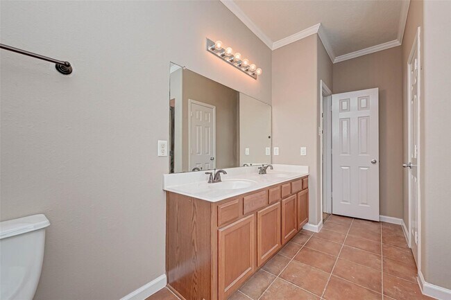 Building Photo - 2914 Legends Knoll Dr