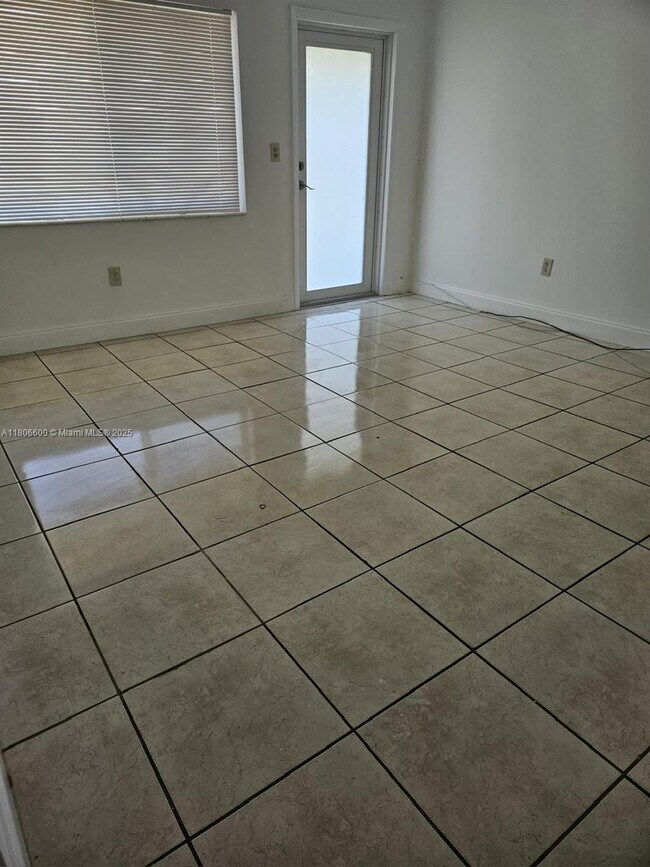 Foto del edificio - 2647 NE 204th Terrace