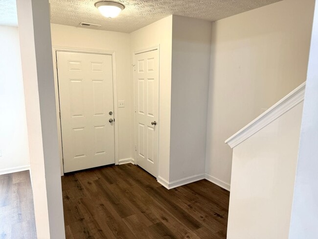 Foto del edificio - Welcome to this stunning 3-bedroom, 2.5-bathroom home located in the vibrant community of Decatur...