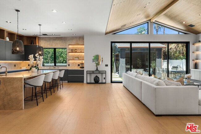 Foto del edificio - 13463 Chandler Blvd