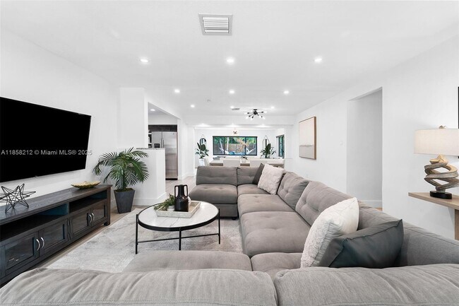 Building Photo - 1305 Dewey St