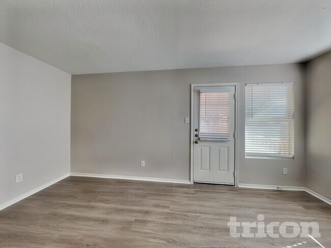 Foto del edificio - 9506 Lookover Bay