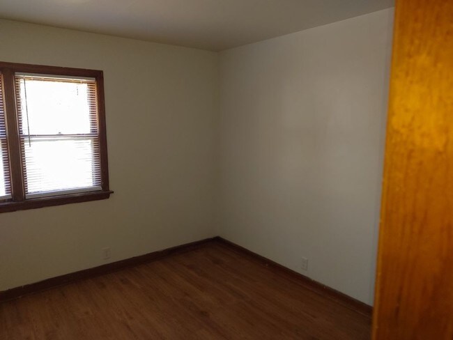 Building Photo - 4845A N. 24th Place - 2 Bedroom Upper