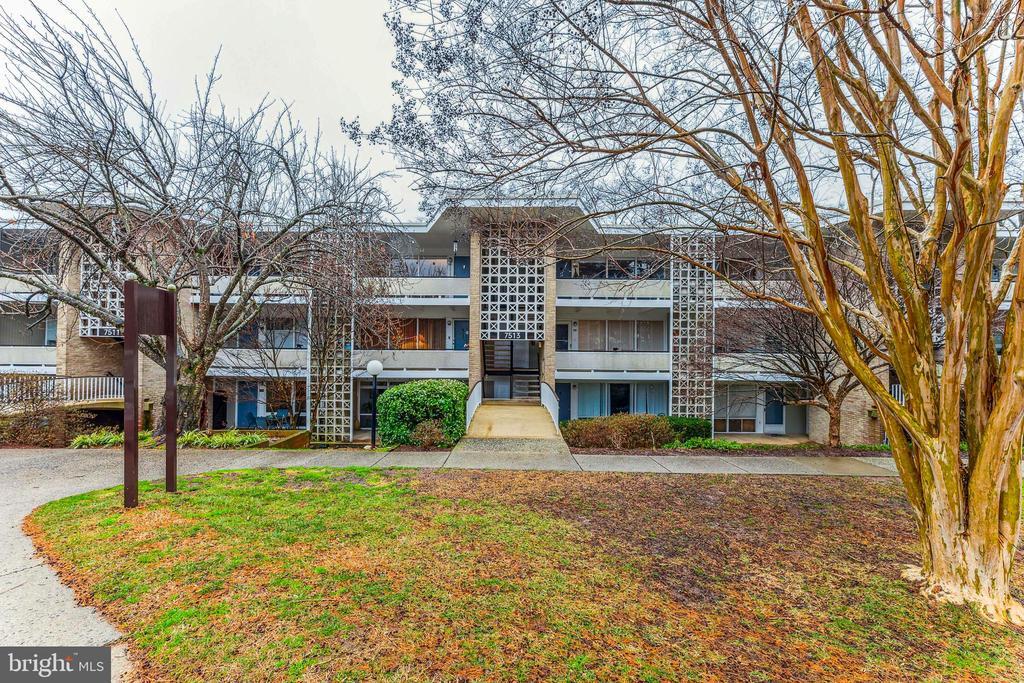 7513 Spring Lake Dr Unit D-2, Bethesda, MD 20817 - Room for Rent in ...