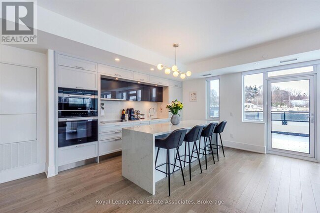 Photo du bâtiment - 259 The Kingsway