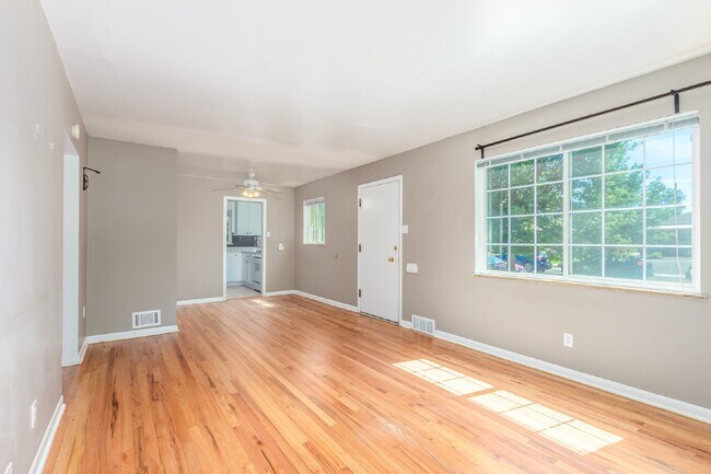 Foto del edificio - Great two bed / one bath in south Denver for rent