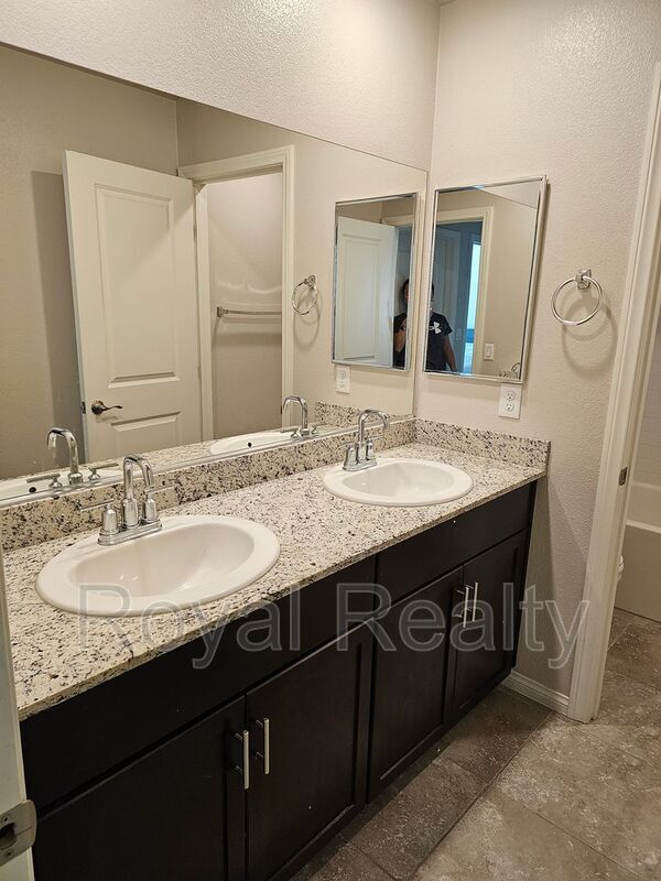 Foto del edificio - 1171 Twincrest Ave