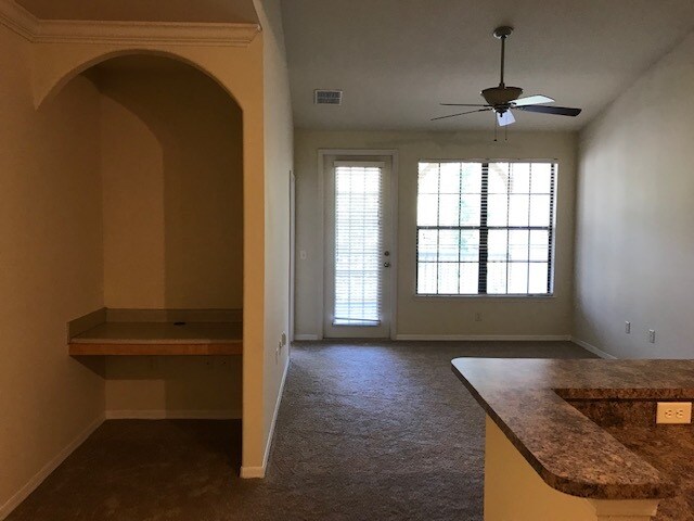 Rincón de estudio/sala de estar - 12700 BARTRAM PARK Blvd