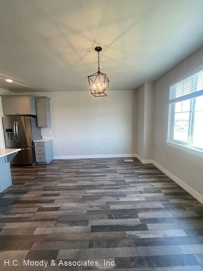 Building Photo - 4 br, 3 bath House - 4013 W. 740 N.