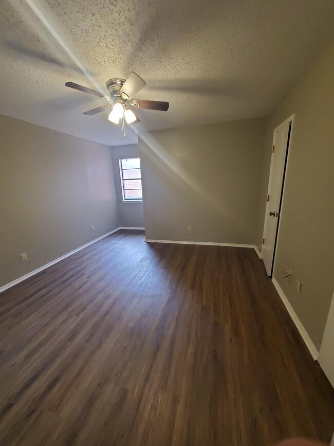 Building Photo - 1023 Sugarloaf Dr
