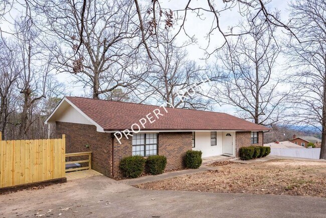 Building Photo - 340 Alpine Dr