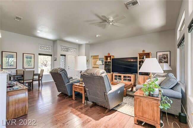 Foto del edificio - 10717 Back Plains Dr