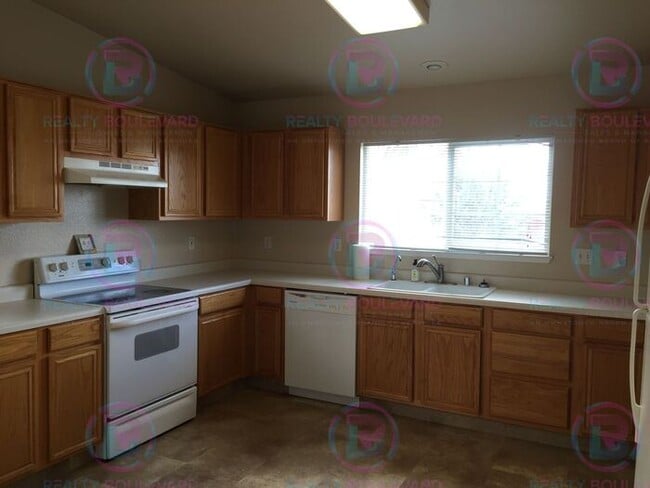 Building Photo - Beautiful 3BR 2 Bath home with RV Parking!!!!!! $1000.00 off Move In!