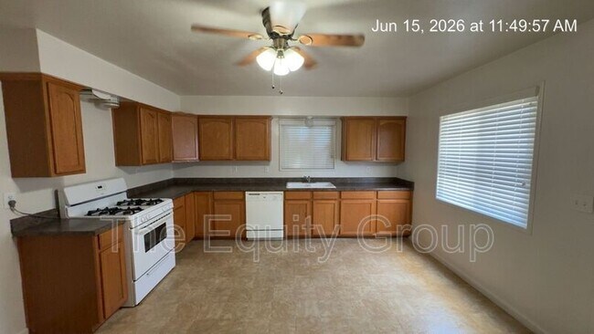 Foto del edificio - 1325 S Crowe St