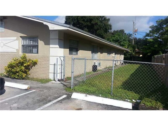 716 SW 7th St - 716 SW 7th St Apartment