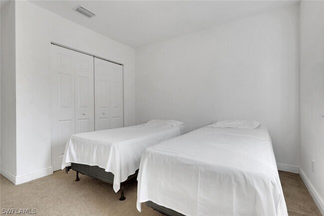 Foto del edificio - 3353 Antica St