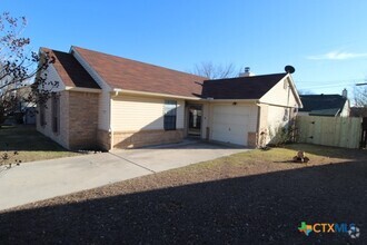 Building Photo - 2404 Fieldstone Dr