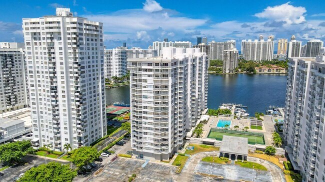 building aerial - 18021 Biscayne Blvd