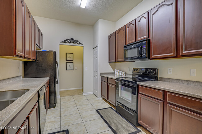 Foto del edificio - 8216 White Falls Blvd