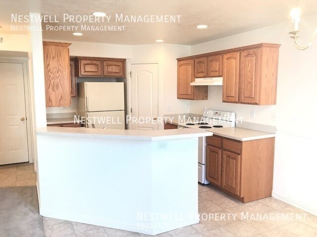 Building Photo - Great 3-bed Townhome in Payson $250 OFF 1S...