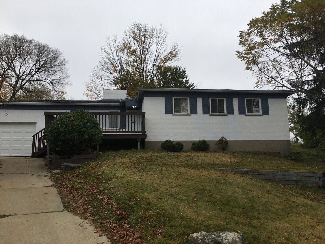 5774 Glow Ct, Cincinnati, OH 45238 House for Rent in Cincinnati, OH