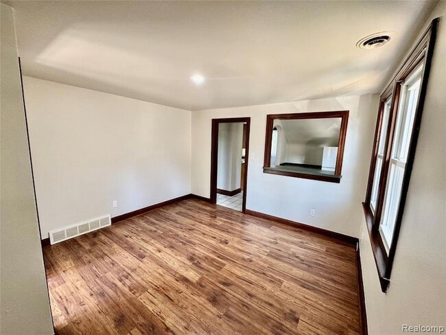 Building Photo - 15511 N Park Ave