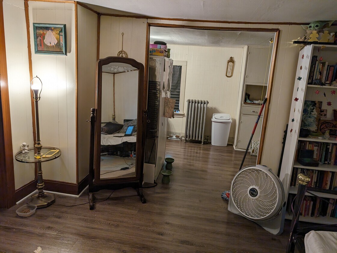 301 E Eleanor St Unit 2nd floor, Thornton, IL 60476 Apartments in