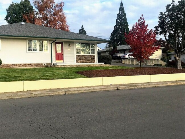 Building Photo - 3 br, 2 bath House - 1811 NW Kline St