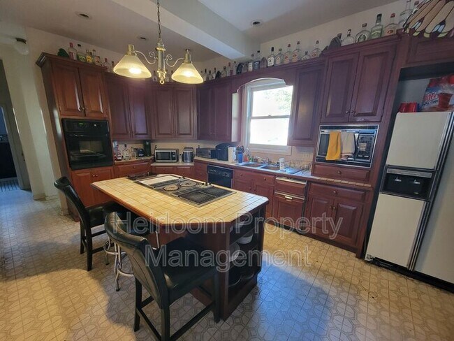 Foto del edificio - 2115 E 1st St