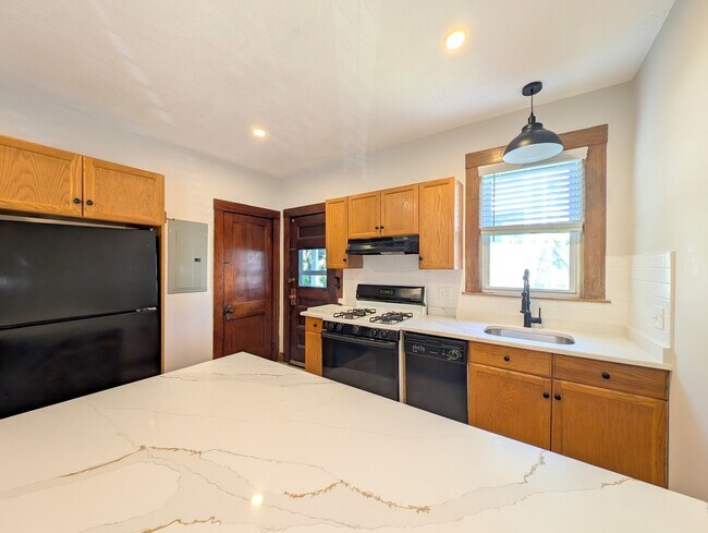 Building Photo - 29 Frederick Ave