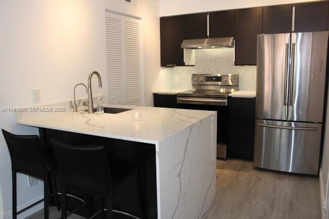 Foto del edificio - 630 S Park Rd