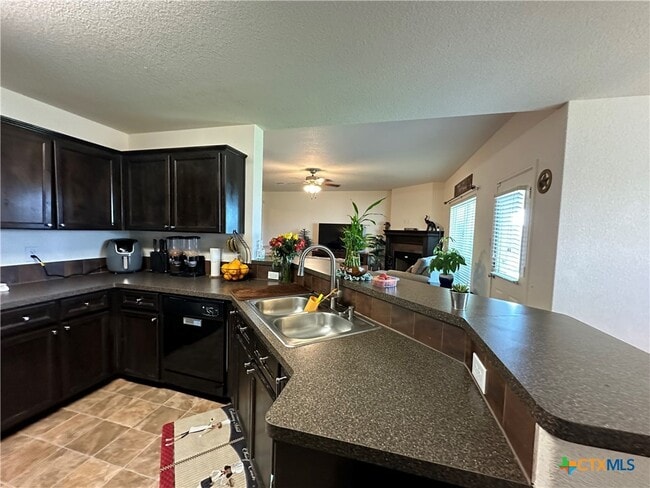 Building Photo - 4402 Colonel Dr