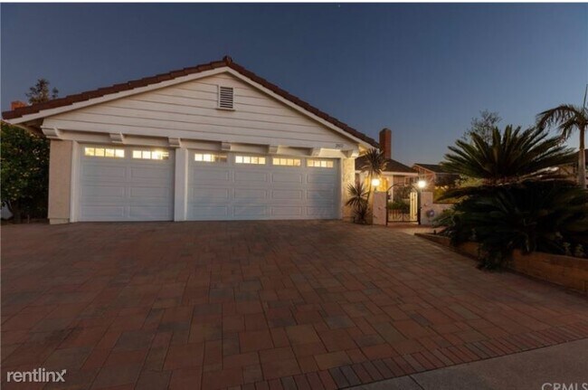 Building Photo - 3 br, 2 bath House - 21072 Avenida Albercon