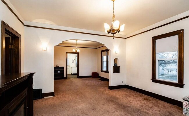 Building Photo - 406 Woolworth Ave
