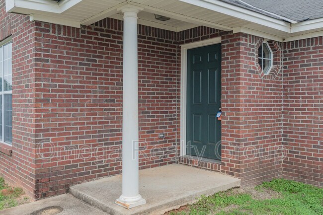 Building Photo - 595 McDonald Dr